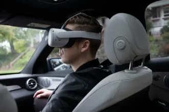 How Augmented Reality is Changing Car Displays